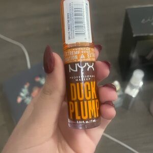 NYX Duck Plump Lip Plumper — Brow tint